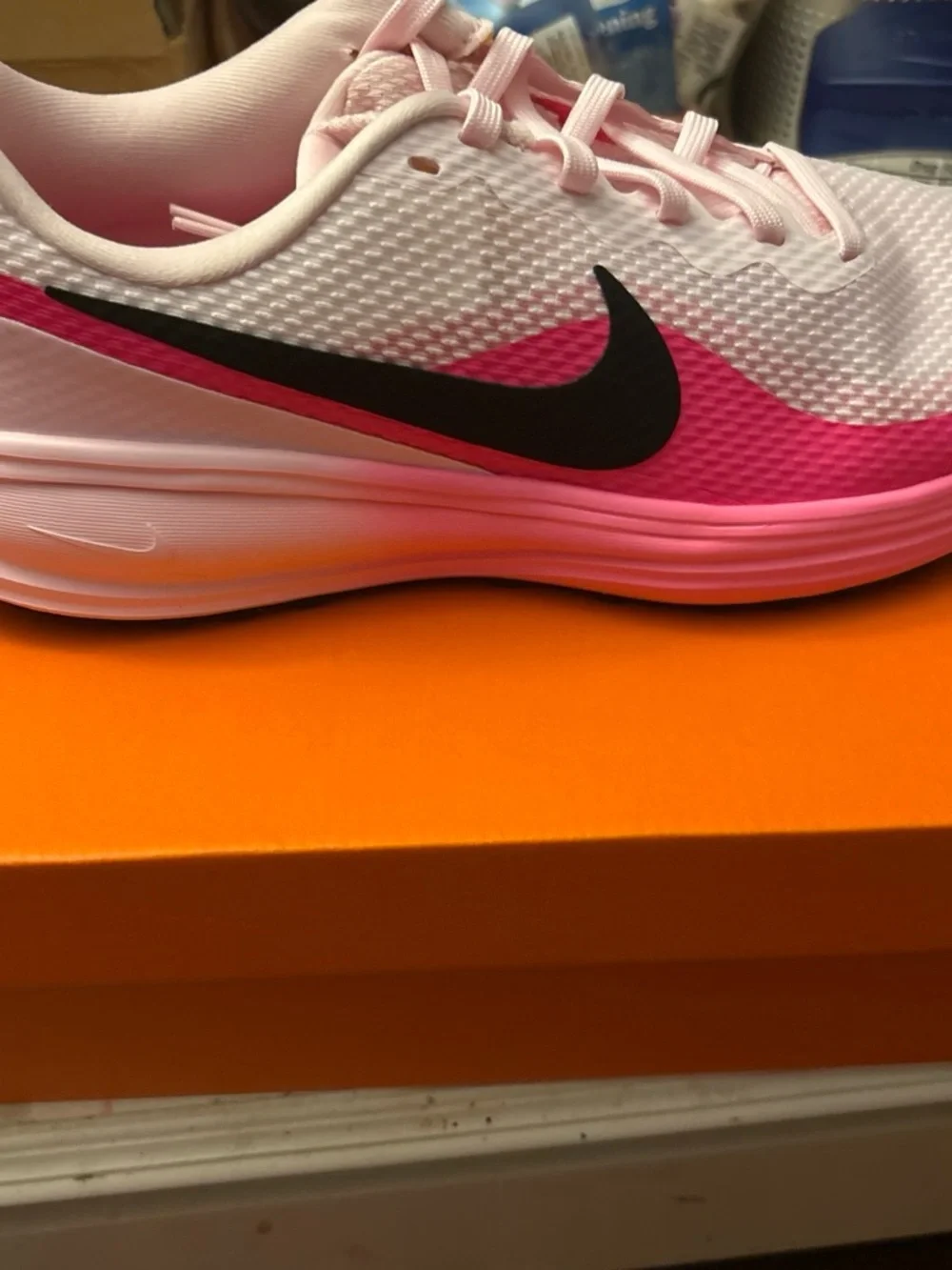 Nike Revolution 8 in pink foam/black-hyper pink U.S 9.5 - Picture 4 of 6